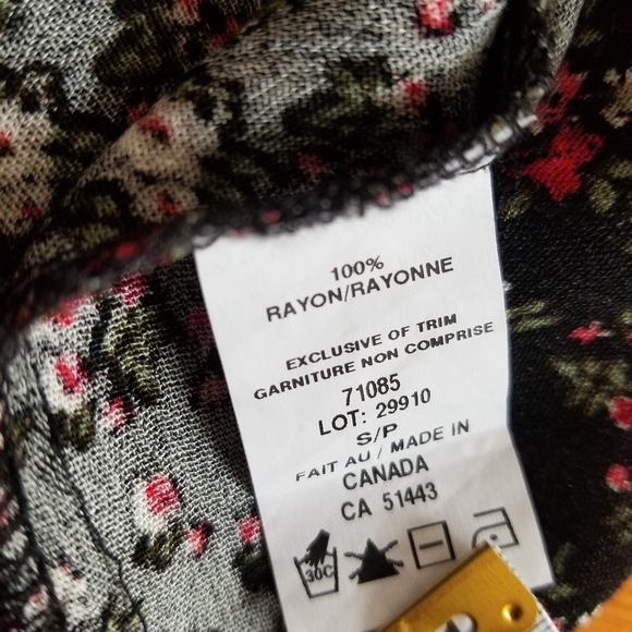 Max & Marcus Floral Cropped Blouse. Size Medium - Picture 10 of 10